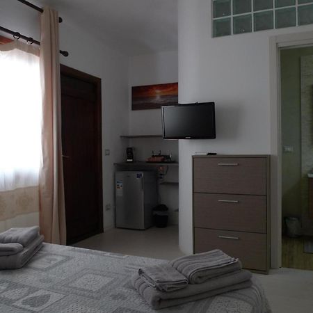Villaggio Est Affittacamere San Teodoro  Phòng bức ảnh
