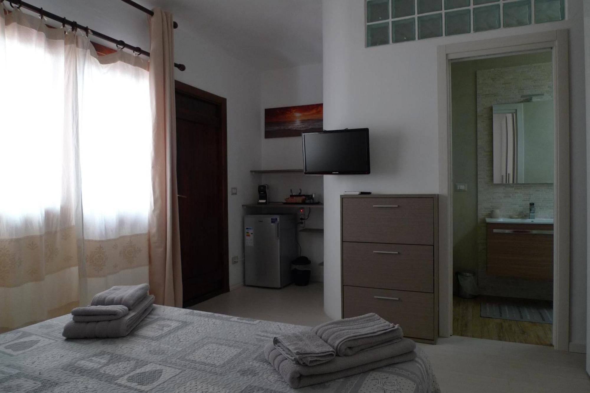 Villaggio Est Affittacamere San Teodoro  Phòng bức ảnh